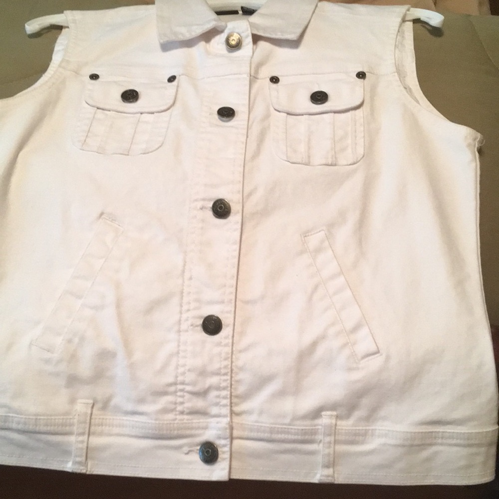Vest - Picture 3 of 3